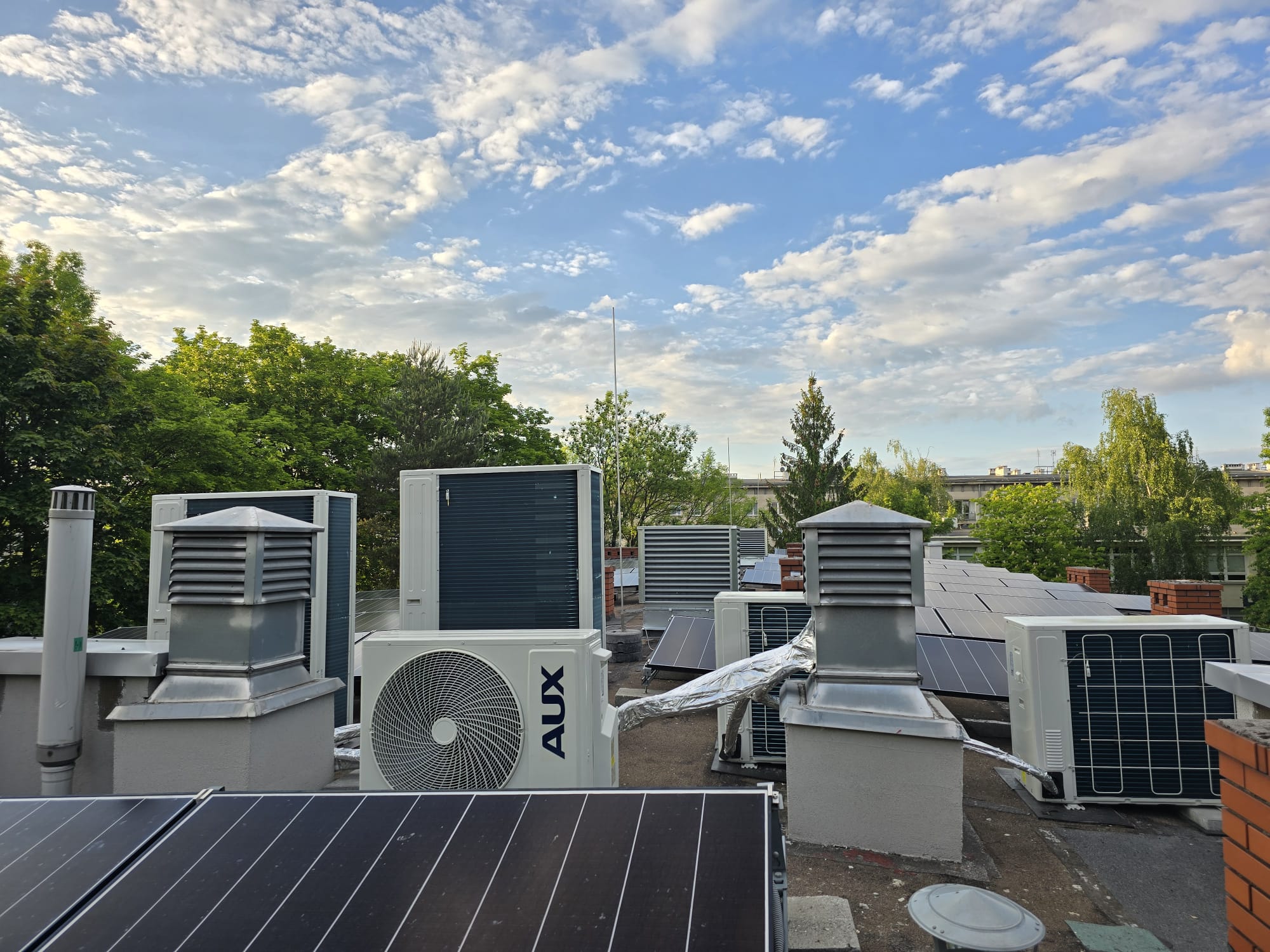 Zdjęcie klimatyzacji na dachu